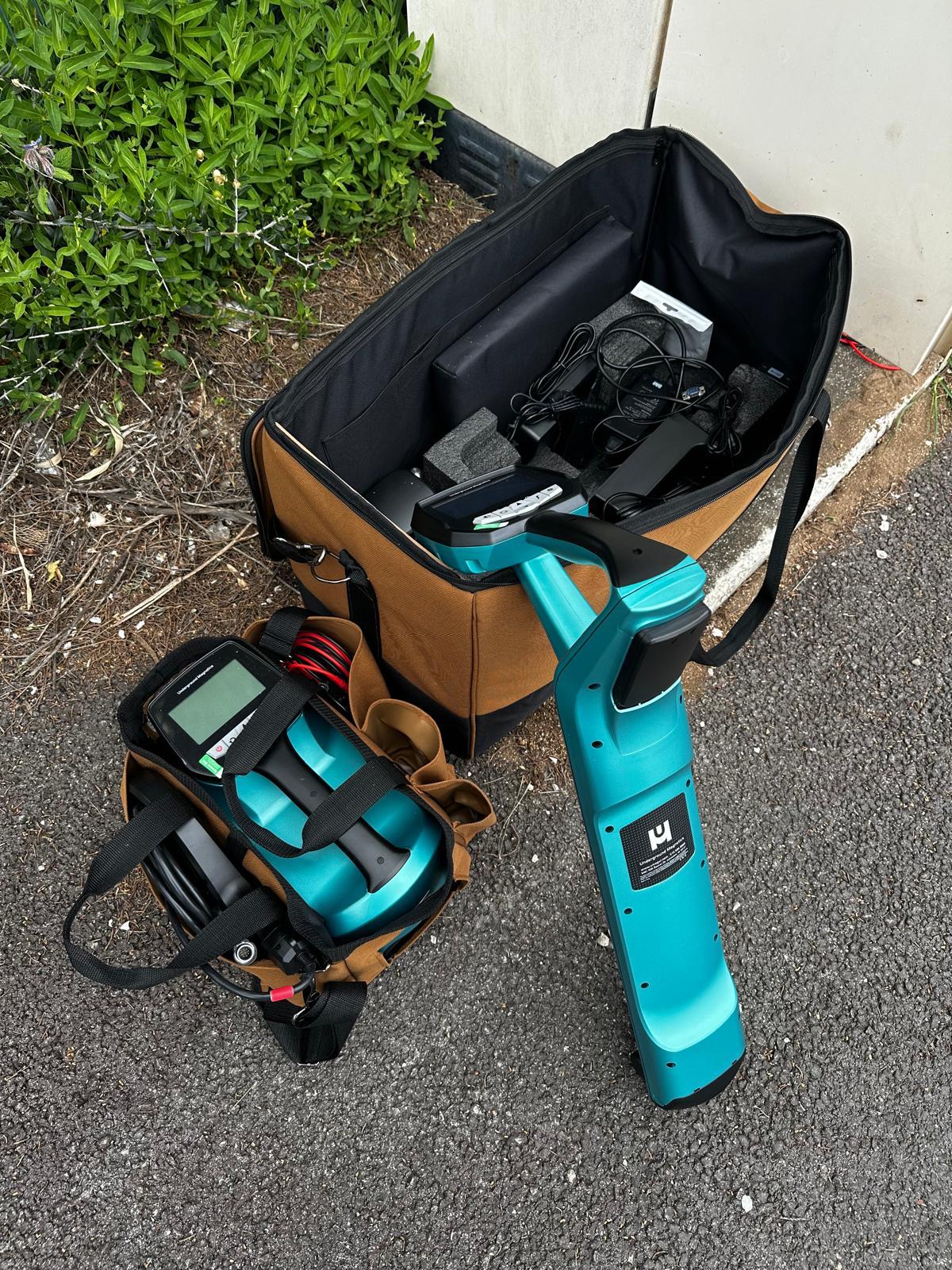 UM DUAL + 10W - D&eacute;tecteurs de r&eacute;seaux enterr&eacute;s D&eacute;tection des c&acirc;bles et canalisations m&eacute;talliques enterr&eacute;s   